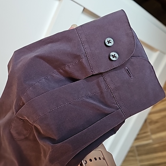 VanHeusen men's button-up shirt - Picture 4 of 7